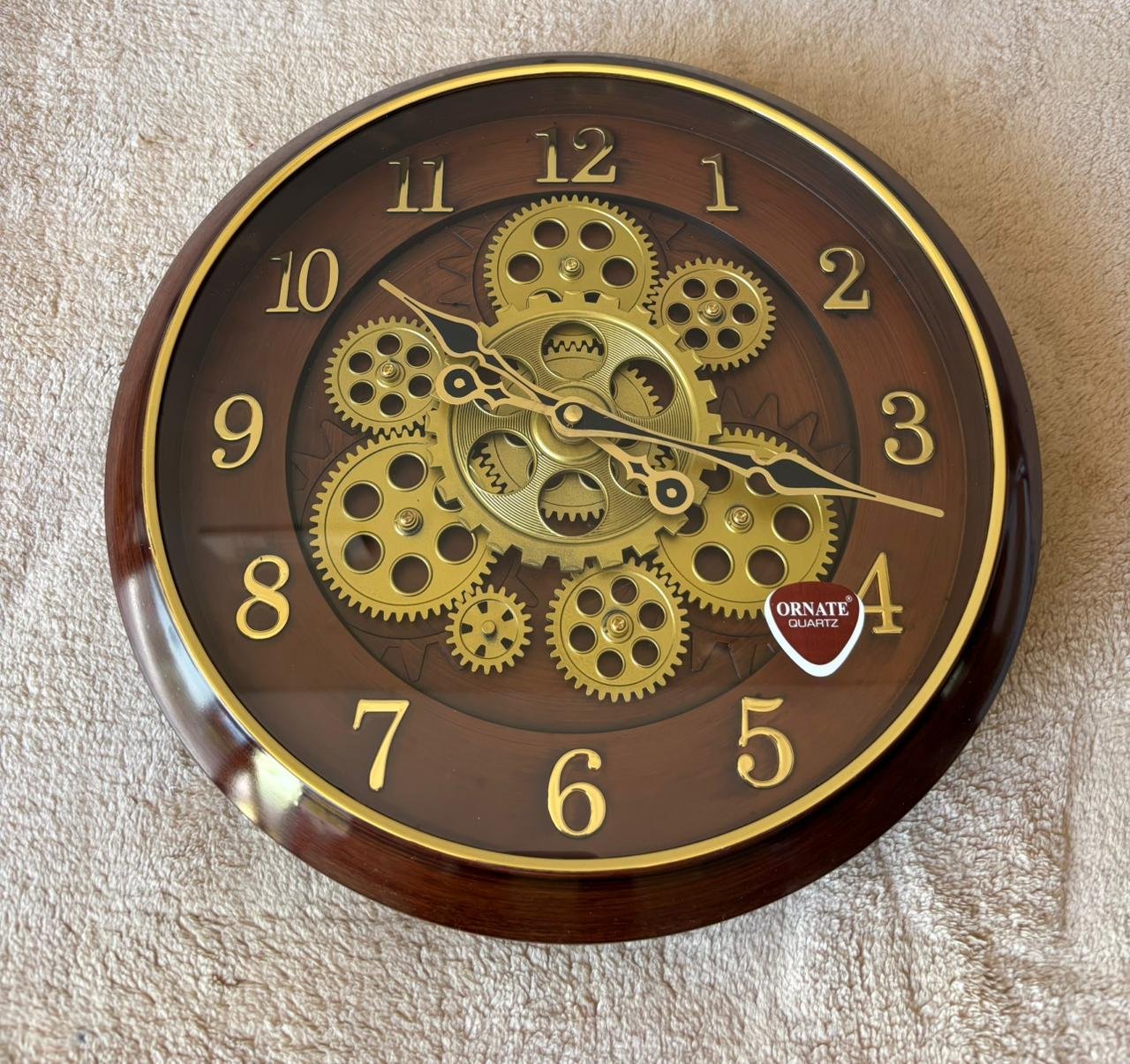 ROUND SHAPE GEAR WALL CLOCK